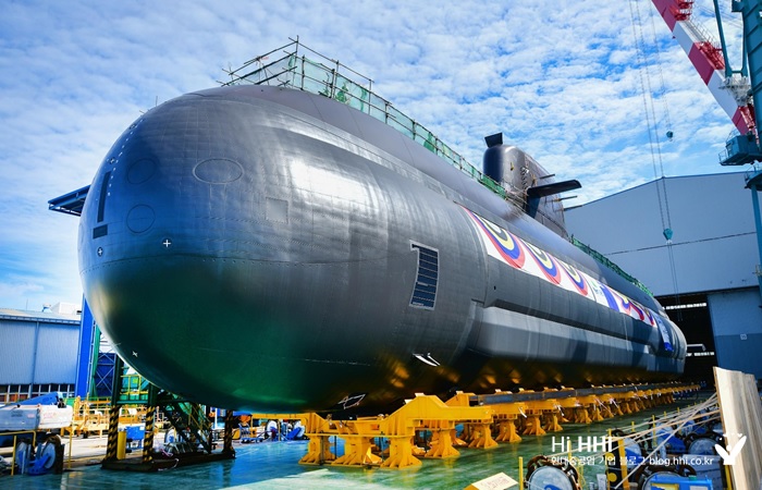 현대重, 3천톤급 최신예 잠수함 ‘신채호함’ 진수