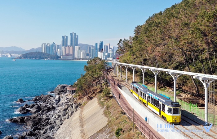 하늘과 바다 사이, 알록달록 낭만 열차